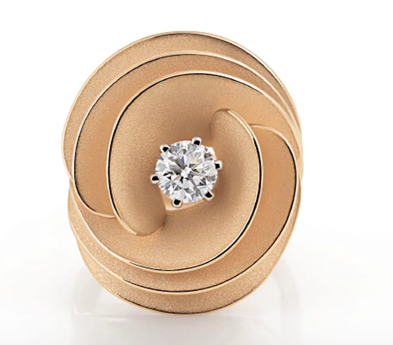 Anello Couture in oro orange apricot 18 ct con diamante di 0,7 ct, CAMMILLI (19.860 €, su ordinazione).