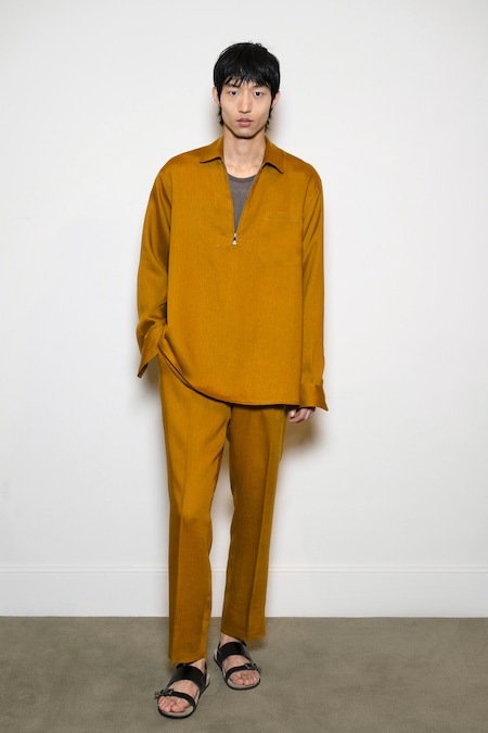 Corneliani. A blusa morbida con zip in lana-seta