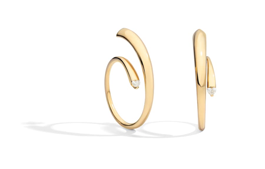 Orecchini a cerchio aperto in oro giallo con diamante taglio brillante a cuore, RECARLO.