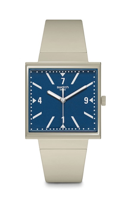 Orologio What if… Tariffs? con cassa in bio ceramica e vetro edge-to-edge per visione laterale del quadrante, SWATCH (139 €).
