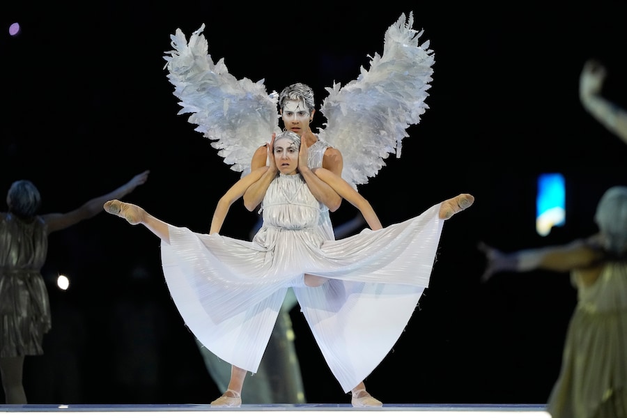 La cerimonia di apertura delle Olimpiadi invernali del 2026, a Milano. (AP)