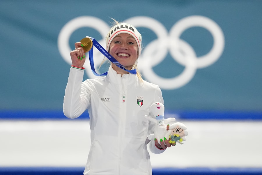 Francesca Lollobrigida dell'Italia medaglia d'oro nella gara di pattinaggio di velocità femminile sui 3.000 metri alle Olimpiadi invernali del 2026, a Milano, Italia, sabato 7 febbraio 2026. (Gian Mattia D’Alberto/LaPresse)