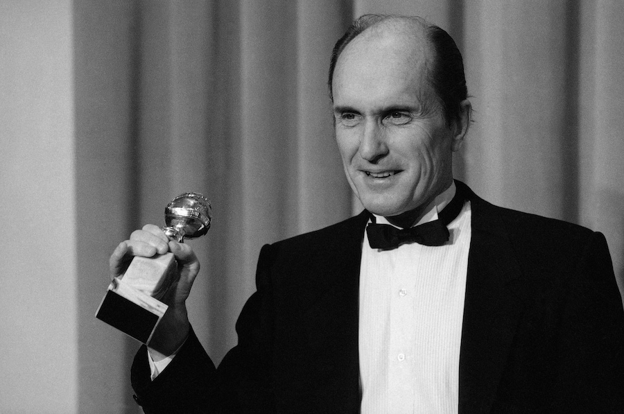 L'attore Robert Duvall con il Golden Globe vinto come miglior attore in un film drammatico per il suo ruolo in "Tender Mercies" a Beverly Hills, California, il 29 gennaio 1984. (AP Photo/Lennox Mclendon/Associated Press / LaPresse/APN)