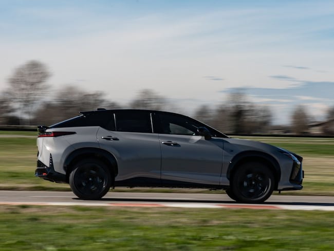 Lexus RX, tutte le foto del suv elettrico e sportivo