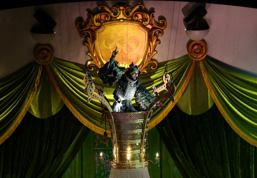 Artisti durante la cerimonia di chiusura - Rigoletto (REUTERS/Claudia Greco)