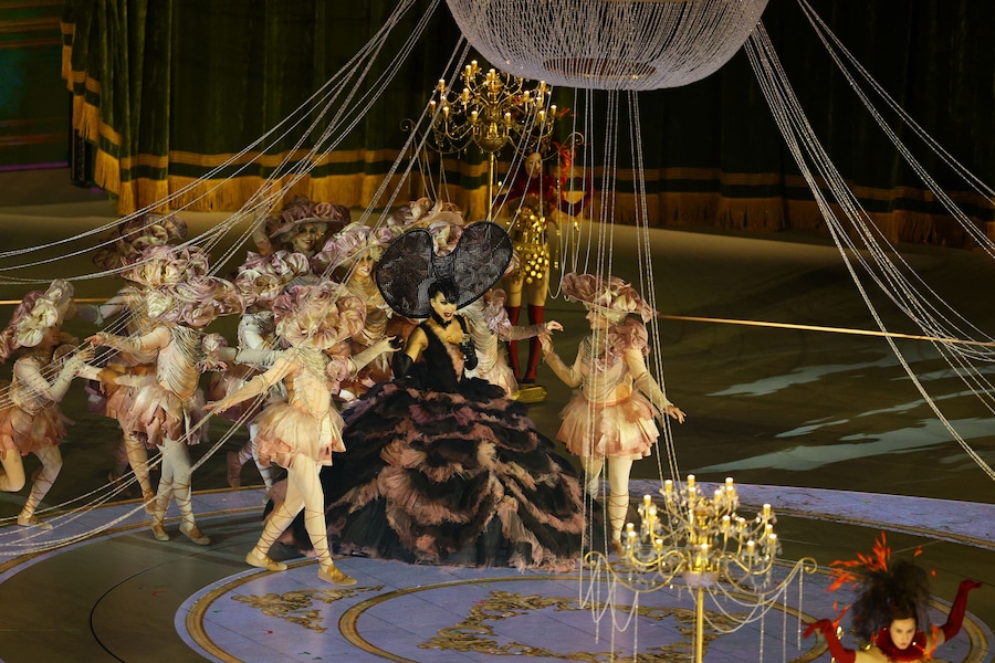 Il soprano Carolina Lopez Moreno si esibisce durante la cerimonia di chiusura. (REUTERS/Lisi Niesner)