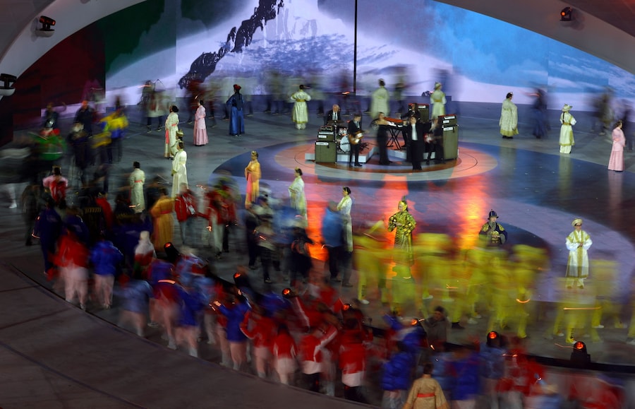 Panoramica della sfilata degli atleti durante la cerimonia di chiusura (REUTERS/Yara Nardi)