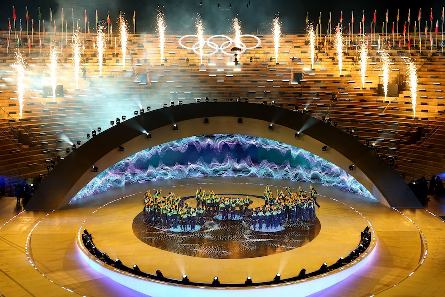 Volontari durante la cerimonia di chiusura (REUTERS/Claudia Greco)