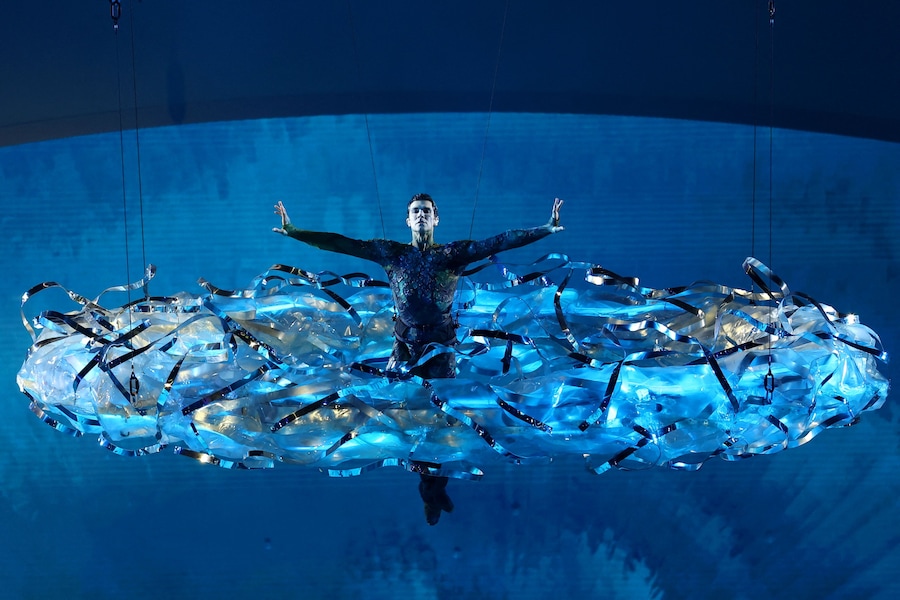 Il ballerino Roberto Bolle si esibisce durante la cerimonia di chiusura. (REUTERS/Claudia Greco)