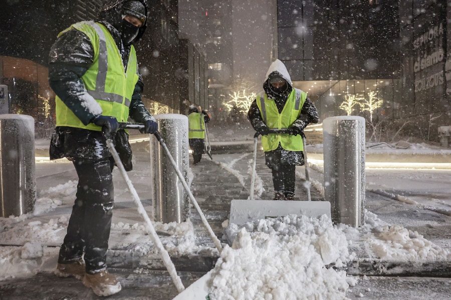 La tempesta di neve a New York. (REUTERS)