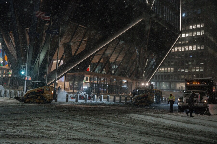 La neve a Park Avenue durante la bufera invernale a New York. (EPA)