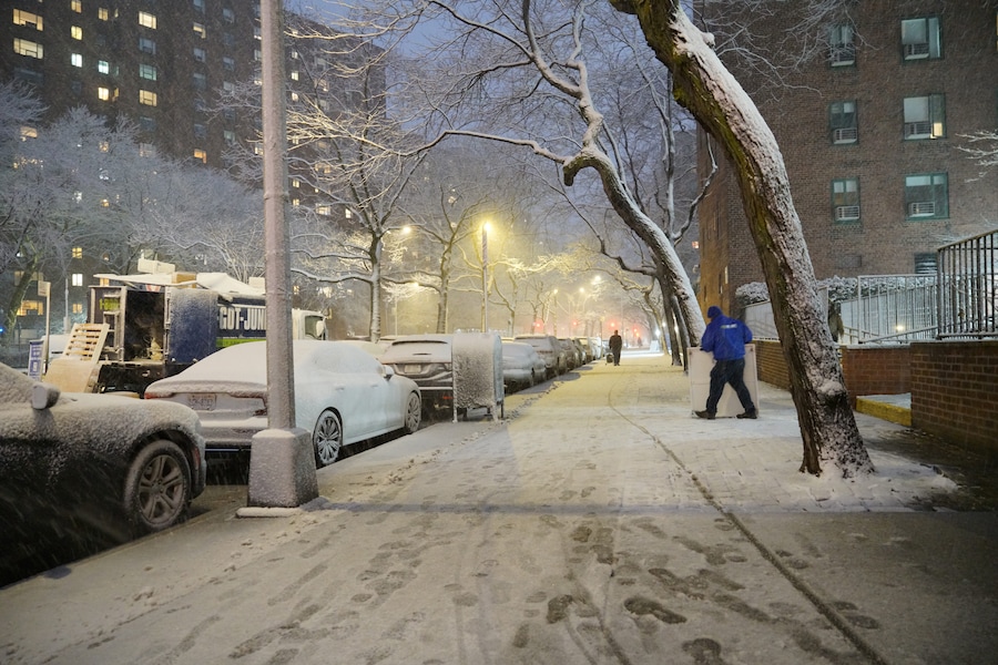 New York. (APN)