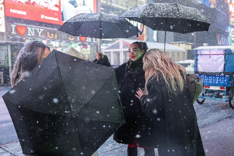 La neve a Times Square durante la bufera invernale a New York, (EPA)
