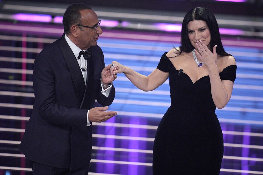 Carlo Conti e Laura Pausini partecipano alla 76ª edizione del Festival della Canzone Italiana di Sanremo presso il Teatro Ariston di Sanremo, nel nord Italia, martedì 24 febbraio 2026. Intrattenimento. (Marco Alpozzi/LaPresse)