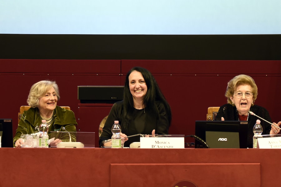 La tavola rotonda “L’eredità delle battaglie per i diritti” con Rosanna Oliva de Conciliis, presidente onoraria della Rete per la Parità e Anna Maria Tarantola, vicepresidente Fondazione Giulia Cecchettin (Paolo Poce)