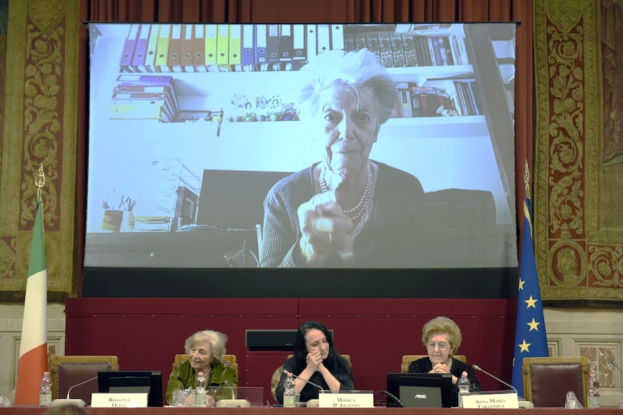 Da sinistra: Rosanna Oliva de Conciliis, presidente onoraria della Rete per la Parità, la giornalista Monica D’Ascenzo e Anna Maria Tarantola, vicepresidente Fondazione Giulia Cecchettin La tavola rotonda “L’eredità delle battaglie per i diritti” con Amalia Ercoli Finzi, ingegnera aeronautica, in collegamento, Rosanna Oliva de Conciliis, presidente onoraria della Rete per la Parità e Anna Maria Tarantola, vicepresidente Fondazione Giulia Cecchettin (Paolo Poce)