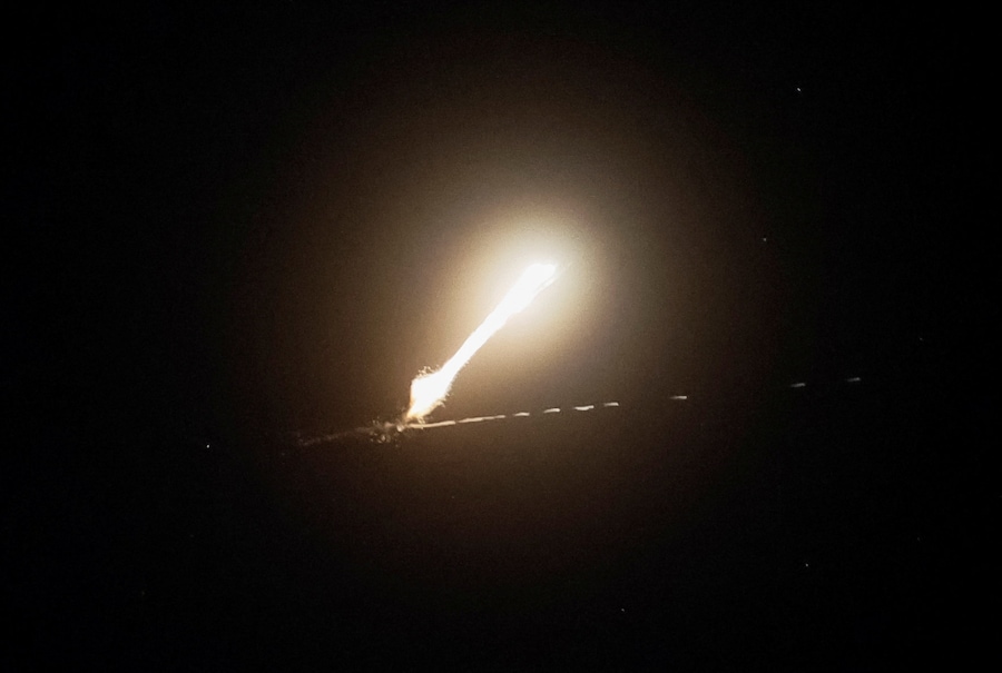 I militari ucraini hanno colpito un missile balistico russo durante un attacco missilistico russo, nel contesto dell'attacco della Russia all'Ucraina, a Kiev, Ucraina, il 7 marzo 2026. REUTERS/Gleb Garanich (REUTERS)