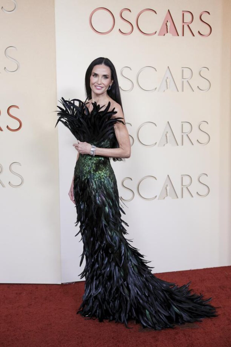 Demi Moore in Gucci e gioielli Boucheron