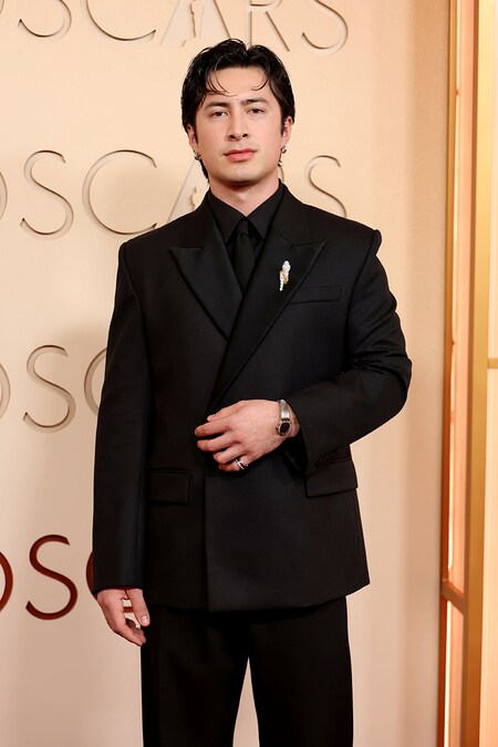 Hudson Williams (con gioielli Bulgari)