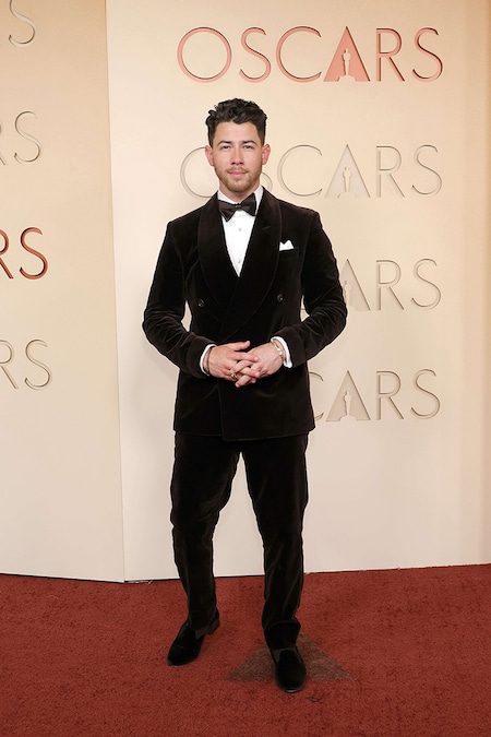 Nick Jonas (con gioielli Bulgari)