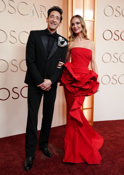 Adrien Brody e Georgina Chapman arrivano agli Oscar domenica 15 marzo 2026. (APN)