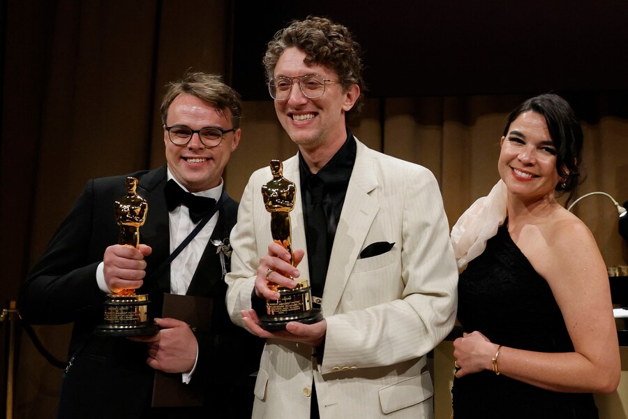 Pavel Talankin e David Borenstein, vincitori dell'Oscar al miglior documentario per "Mr. Nobody Against Putin".. (REUTERS)