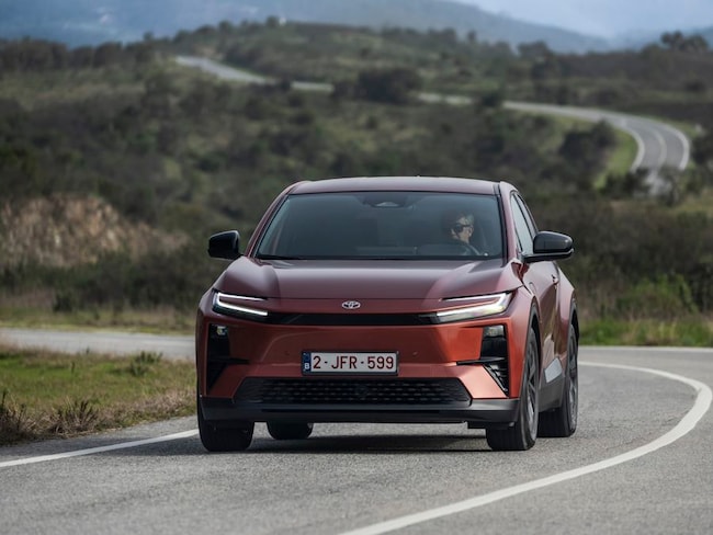 Toyota C-HR+, le foto della versione 100% elettrica