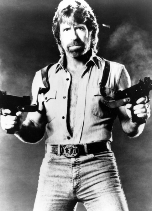 Chuck Norris sulle scene del film di Joseph Zito "Invasion USA" (LaPresse)