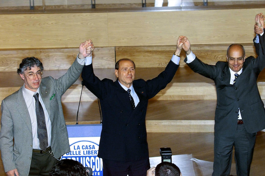 28/04/2001 - Silvio Berlusconi, Umberto Bossi e Gabriele Albertini ritratti nel corso del vertice dei leaders della Casa Delle Liberta' a Milano. (ANSA)