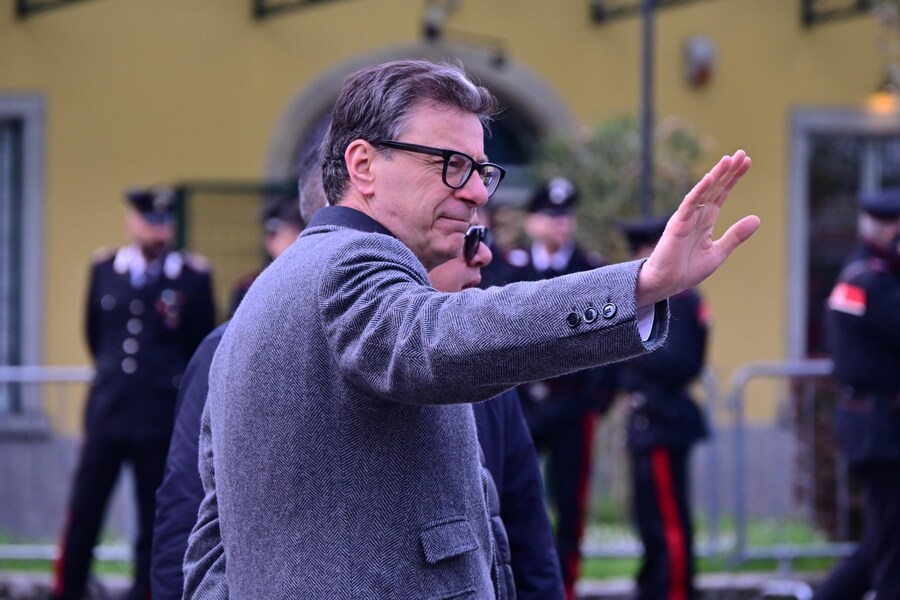 Il ministro dell'Economia italiano, Giancarlo Giorgetti, partecipa ai funerali del fondatore della Lega Nord, Umberto Bossi, a Pontida. (ANSA)