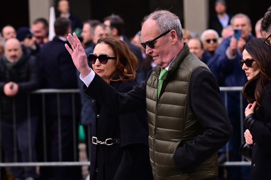 Il ministro italiano per gli Affari regionali e le Autonomie, Roberto Calderoli, partecipa ai funerali del fondatore della Lega Nord, Umberto Bossi, a Pontida. (ANSA)