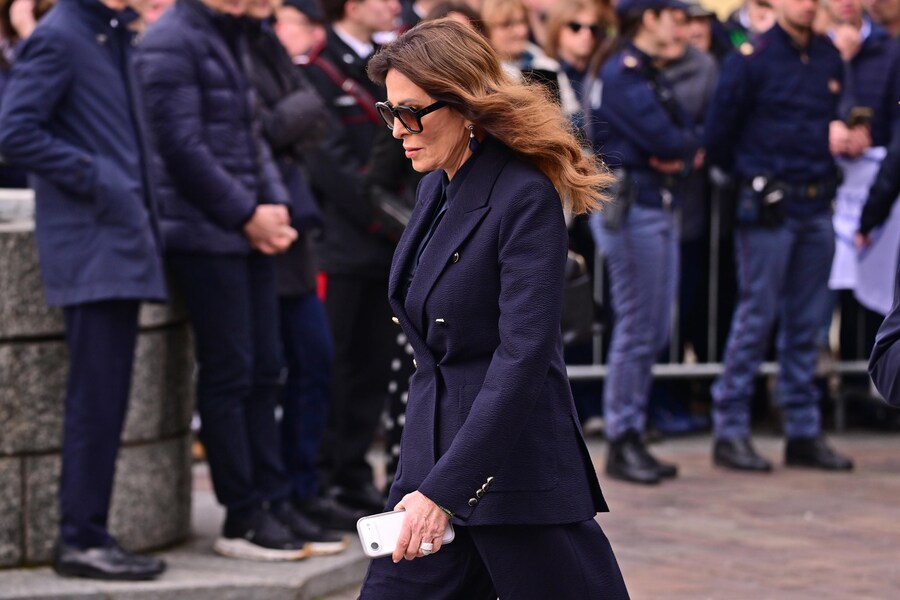 La ministra del Turismo Daniela Santanchè partecipa ai funerali del fondatore della Lega Nord Umberto Bossi, a Pontida. (ANSA)