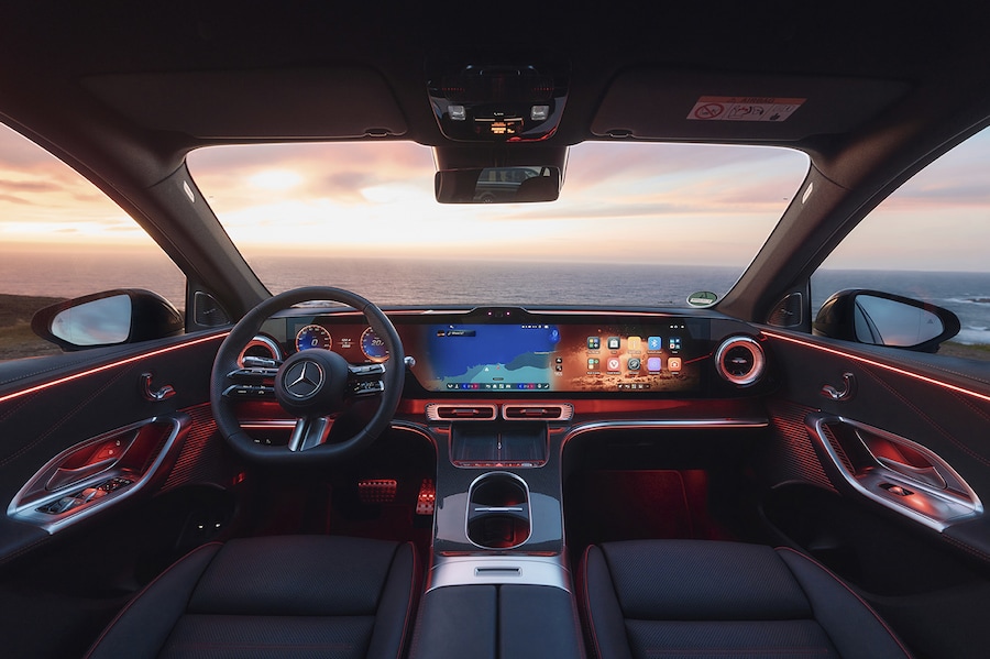 Prova su strada della Mercedes-Benz GLC elettrica. Esterni: AMG Line Plus MANUFAKTUR rosso Patagonia metallizzato - Interni: Pelle nera Mercedes-Benz GLC 400 4MATIC con tecnologia EQ: Consumo energetico combinato: 18,9‒14,9 kWh/100 km - Emissioni di CO₂ combinate: 0 g/km - Classe CO₂: A