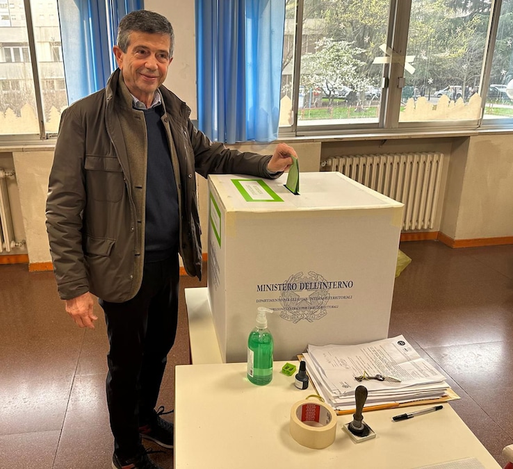 Il presidente di Noi Moderati, Maurizio Lupi vota per il Referendum sulla riforma della Giustizia, 22 marzo 2026. (ANSA)