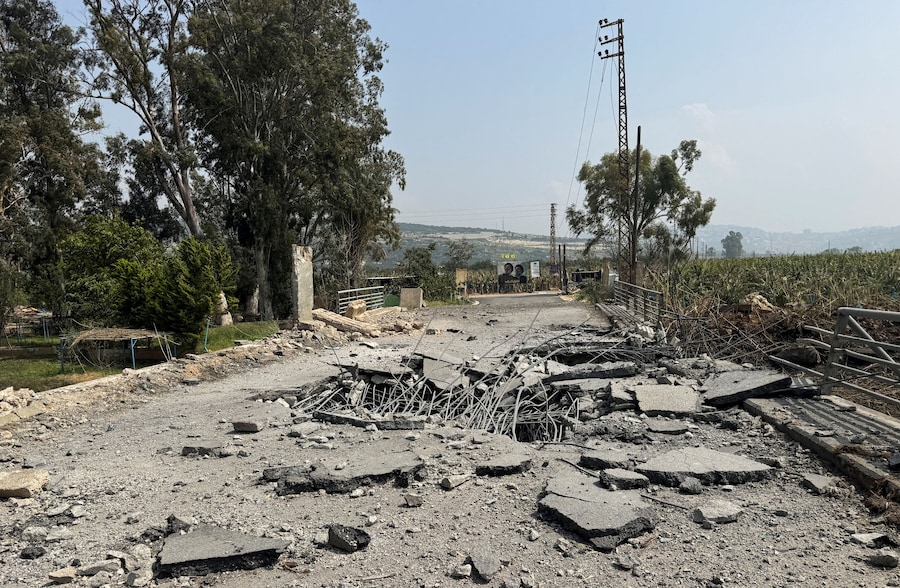 Il ponte Qasmiyeh sul fiume Litani, danneggiato dopo essere stato colpito da un attacco israeliano nel Libano meridionale mercoledì 18 marzo, a seguito dell'escalation tra Hezbollah e Israele nel contesto del conflitto tra Stati Uniti, Israele e Iran, Libano, 19 marzo 2026. REUTERS/Ali Hankir (REUTERS)