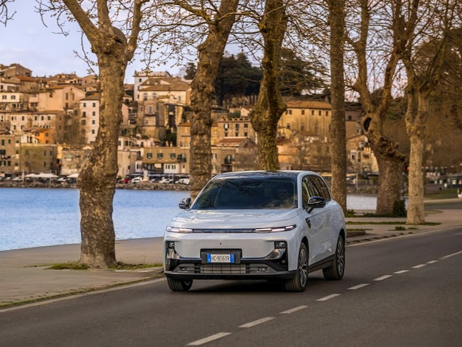 Leapmotor B10 Reev hybrid, le foto della prova su strada