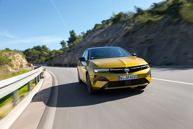 Opel Astra restyling, le foto dell’aggiornamento della compatta