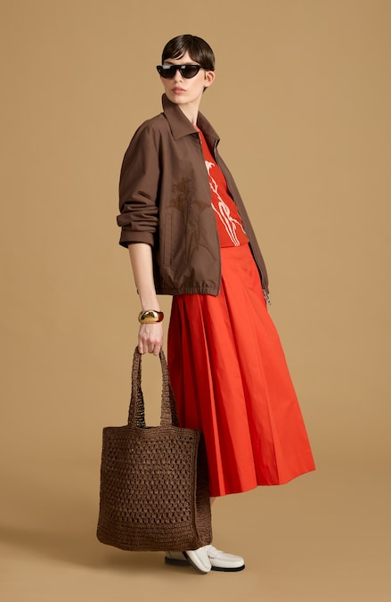 Slowear. Maglia con grafica jacquard, gonna a pieghe piatte in lino, bomber in nylon