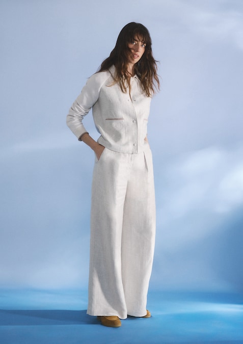 Paul & Shark. Giacca in lino con maglia di cotone Piuma, pantaloni wide leg in lino, mocassino in suede