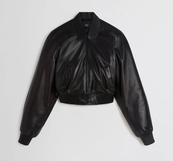 Phoebe Philo. Bomber corto in pelle glossy effetto gomma, con doppia zip e bordi a coste