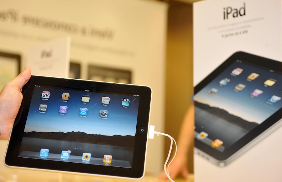 iPad (2010): Tablet da 9,7 pollici, nuova categoria tra smartphone e computer. (ANSA)