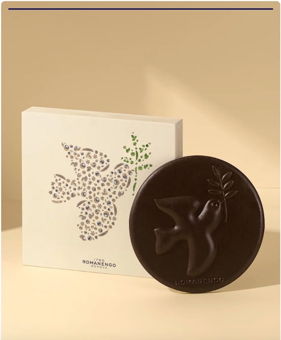 Romanengo, colomba di cioccolato con scorze d’arancia candita, e con un disco di cioccolato fondente 64%, 40,00 euro.