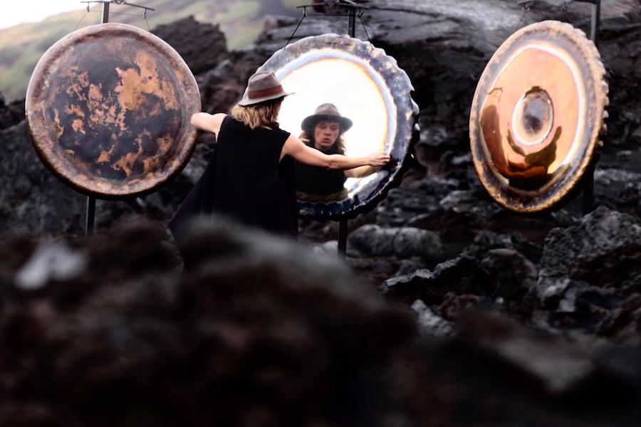 MeteoriteGong Mount Ena, by Pauline Fabry