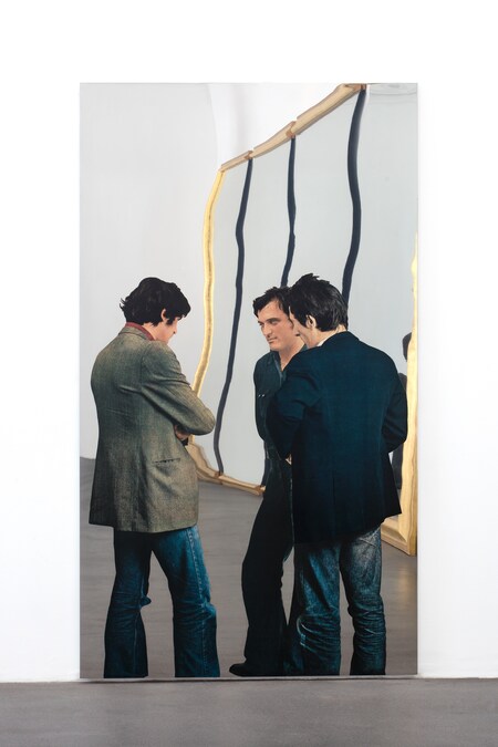 Michelangelo Pistoletto Sacra conversazione, 1962-1975 serigrafia su acciaio inox lucidato a specchio, cm 230 x 125 x 2,1 Castello di Rivoli Museo d’Arte Contemporanea, Rivoli-Torino Deposito a lungo termine, Collezione privata, 2020