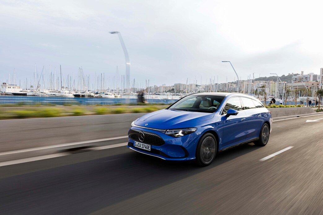 Test Drive All-New Electric GLB & CLA Shooting Brake, Majorca, Spain 2026 Mercedes-Benz CLA 250+ Shooting Brake mit EQ Technologie | Energieverbrauch kombiniert: 15,0-12,7 kWh/100 km | CO2-Emissionen kombiniert: 0 g/km | CO2-Klasse: A EXTERIEUR: klarblau mit Metalliclack; INTERIEUR: Ledernachbildung ARTICO ivory beige // Mercedes-Benz CLA 250+ Shooting Brake with EQ Technology | energy consumption combined: 15.0-12.7 kWh/100 km | CO2 emissions combined: 0 g/km | CO2 class: A EXTERIEUR: sheer blue metallic ; INTERIEUR: ARTICO nappa-look ivory beige