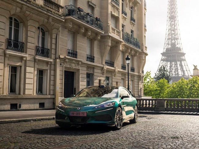 Denza Z9GT, le foto del debutto a Parigi