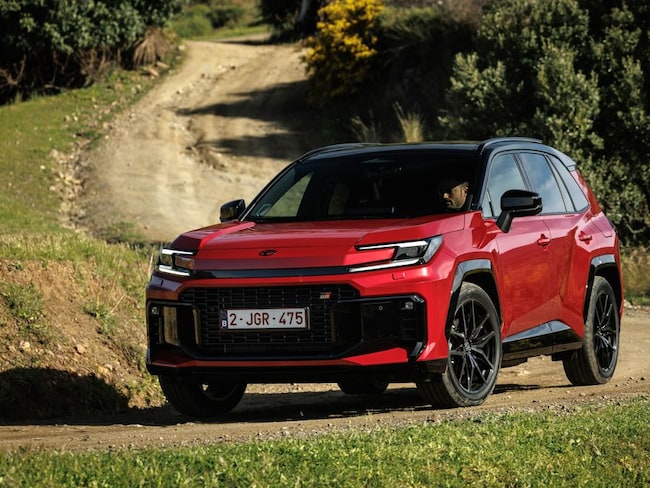 Toyota RAV4, le immagini della sesta generazione