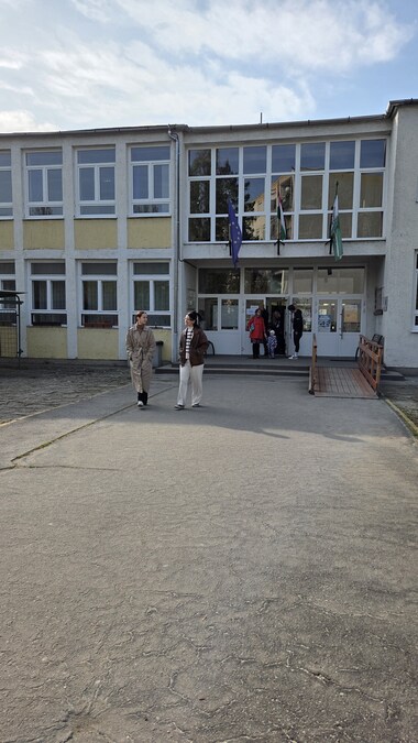 Scuola Dezso Kosztolanyi di via Ifjumunkas, a Budapest. Seggi 48 e 49