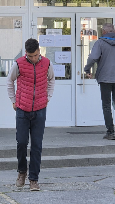 Scuola Dezso Kosztolanyi di via Ifjumunkas, a Budapest. Seggi 48 e 49