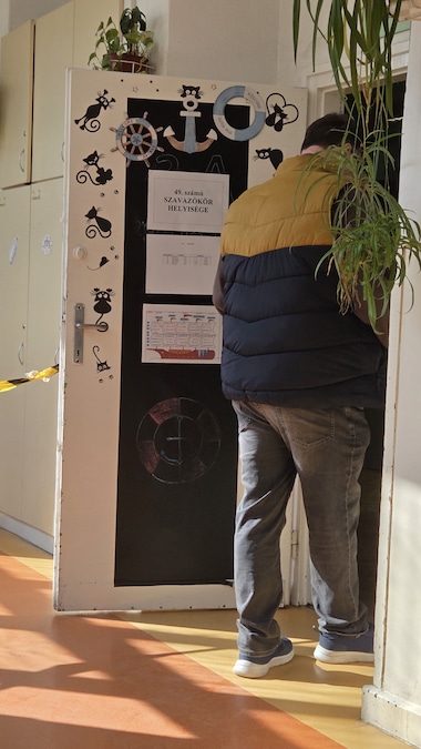 Scuola Dezso Kosztolanyi di via Ifjumunkas, a Budapest. Seggi 48 e 49